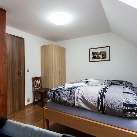 Attic طابور